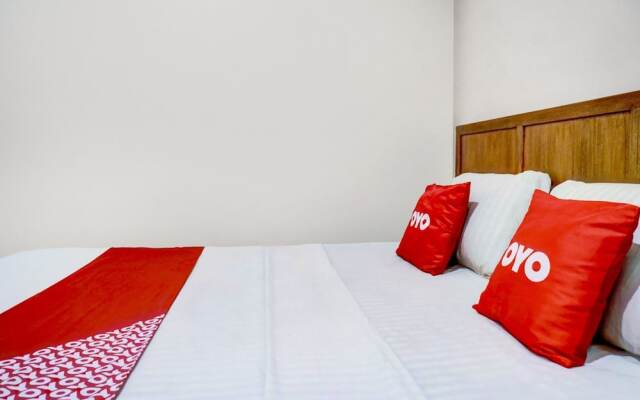 OYO 90629 The Home Srengseng