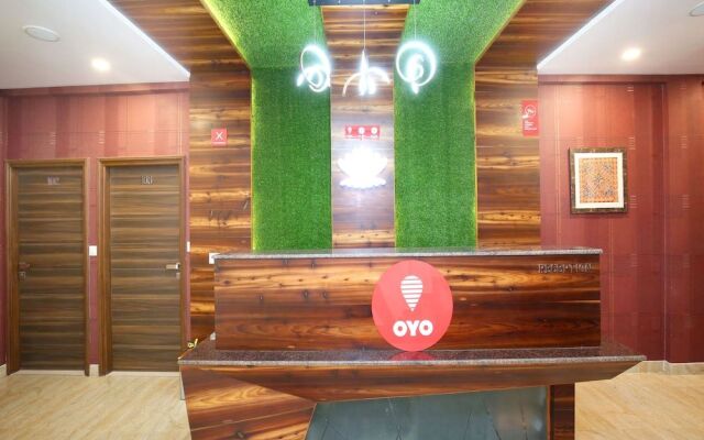 OYO 14392 Hotel Pearl wood