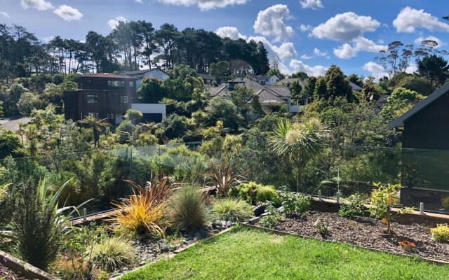 Campbells Bay Family Home With Cinema Near Beach