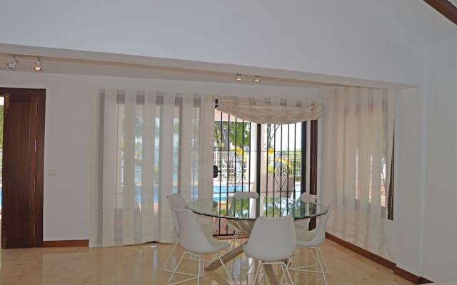 Beachfront villa protected private pool 4 bedrooms Marbella