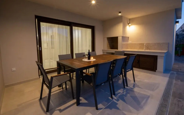 Holiday House Jewel With Private Pool