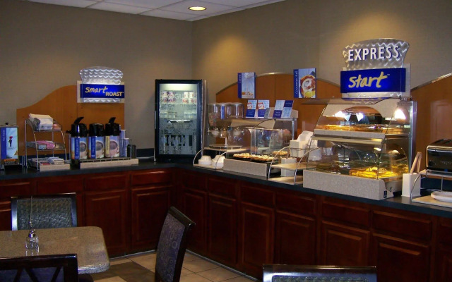 Holiday Inn Express Edgewood-Aberdeen-Bel Air by IHG