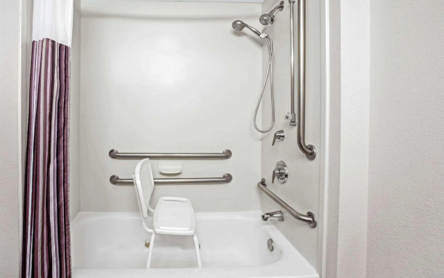 Super 8 by Wyndham South Holland