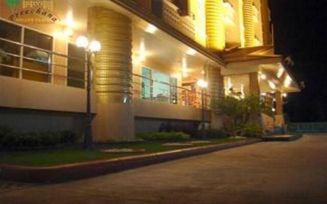 Preechana Golden Place Serviced Apartment