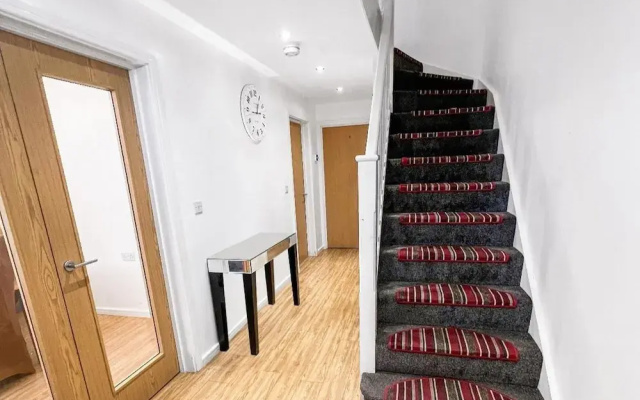 6 Bedroom House in Milton Keynes