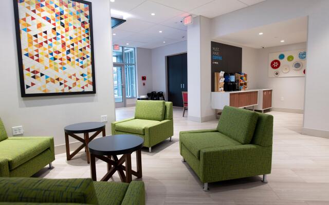 Holiday Inn Express & Suites Jersey City - Holland Tunnel, an IHG Hotel