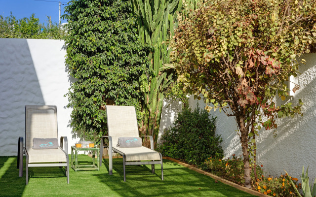 Villas By Seric,15' walking to the beach