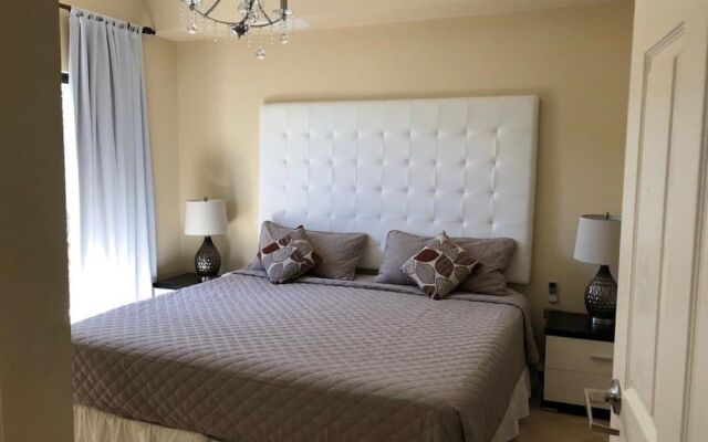 Gold Coast Luxurious and Stylish Condo