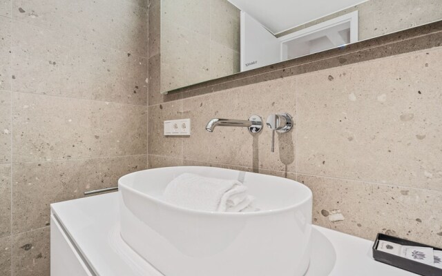 Clausen Hideaway Modern Apartment ID211