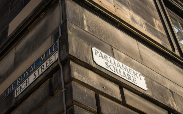 Parliament Sq (apt 10 ) Royal Mile