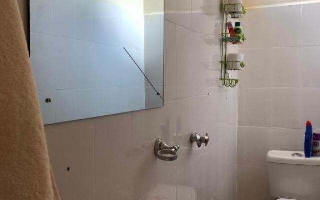 Serenity Studio, Lovely spacious 1-bedroom with ample parking