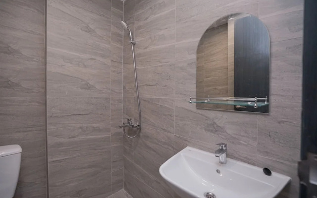 Good and Cozy 2BR at Collins Boulevard Apartment
