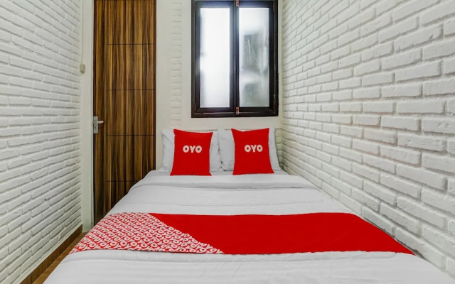Super OYO 90828 Ara Guest House