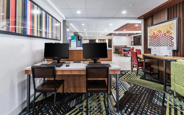 Holiday Inn Express Flint-Campus Area by IHG