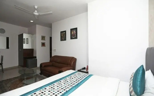 OYO 14777 White Tiger Villa