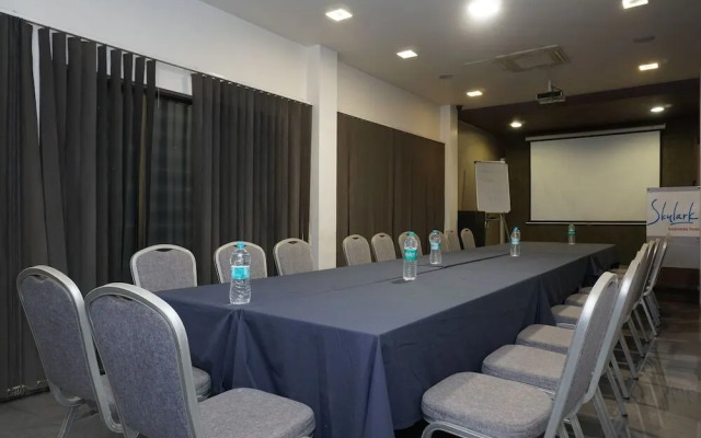 Skylark Business Hotel by OYO