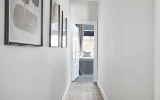 Sanders Promenade - Chic 2-bdr Apt w Water View