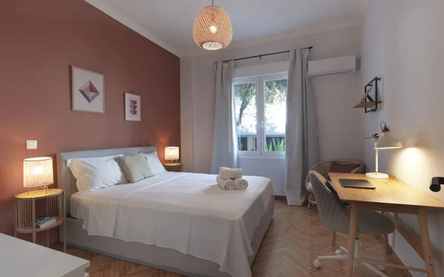 New Stylish Apartment Near St. George Sq