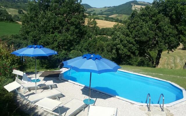 Rosa nel Pozzo Apartments and B&B
