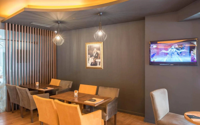 Ismira Hotel