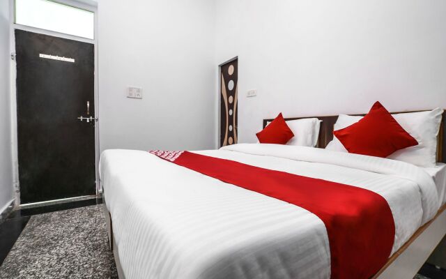 OYO 15243 Hotel Gulab Resort