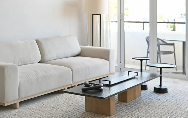 Elegant One Bed Sea Point Mountain Views