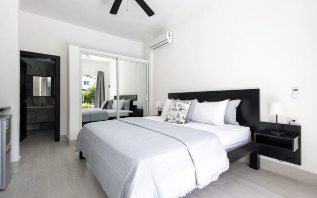Beachfront 7BR Villa with Pool & Maid