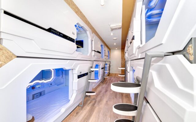 Space Q Capsule Hotel
