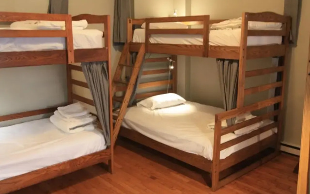 The Clarence Park - Hostel