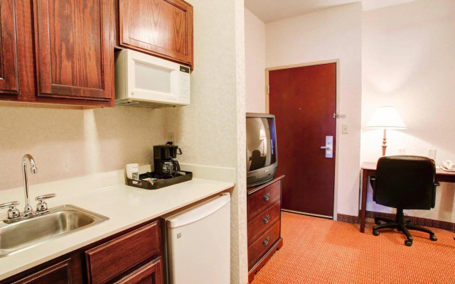 Quality Inn & Suites, Near University