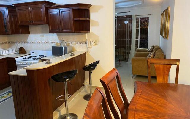 1 DR Huge cozy 3bedroom apartment to stay