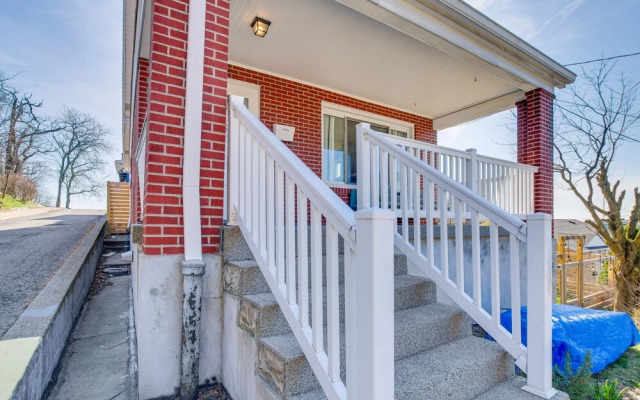 Pet-friendly Pittsburgh Home: 3 Mi to Downtown!