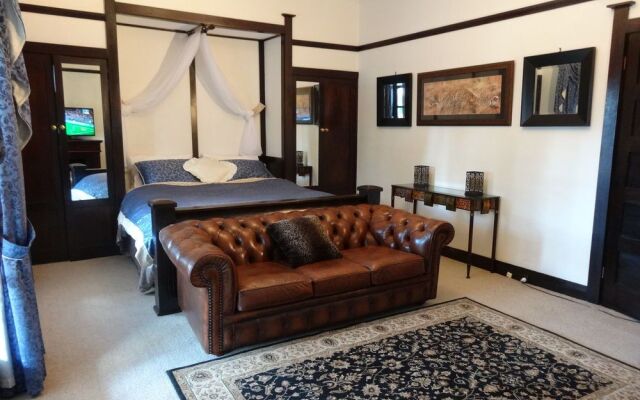 Corner Manor Leura