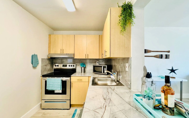 Waterfront 1BR Parking Walk to the Beach