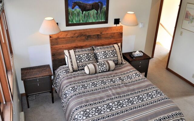 Tennis Townhome 2 Bed 2.5 Bath