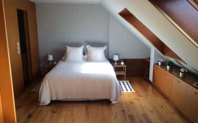 Attic loft to wake up by the sea.