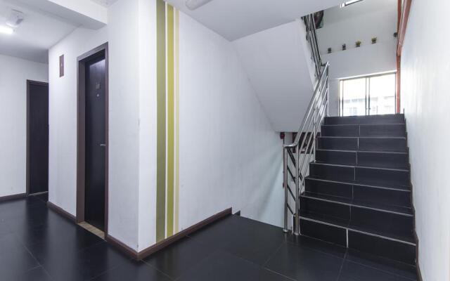 OYO 228 Basic Hotel