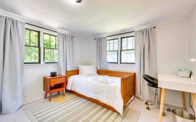 Updated Atlanta Getaway w/ Yard ~ 5 Mi to Downtown