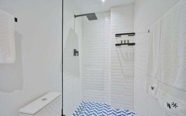 w Lively 2BR in Plaza Herrera