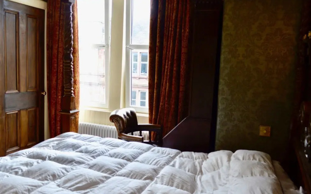 Traditional Boutique Apartment off Leith Walk
