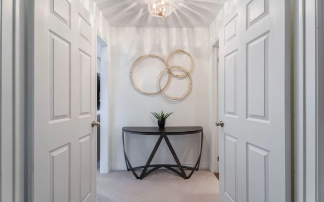 Stylish 4BR Oasis Peaceful Mississauga Location