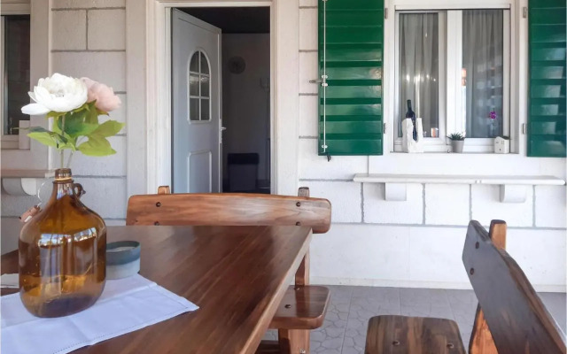 Three-Bedroom Holiday home with Sea View in Praznica