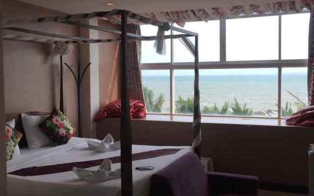 Luxury Penthouse Duplex In Bangsaen, Thailand