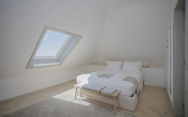 Liiiving - Luxury Beachfront Apartment V