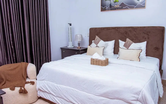 TM Luxe Stays Apartment