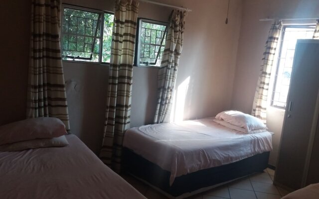 "room in Guest Room - Comfy Room With Dstv and Aircon."