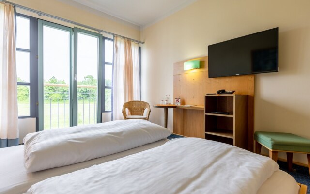 Axxe Hotel Dresdner Tor