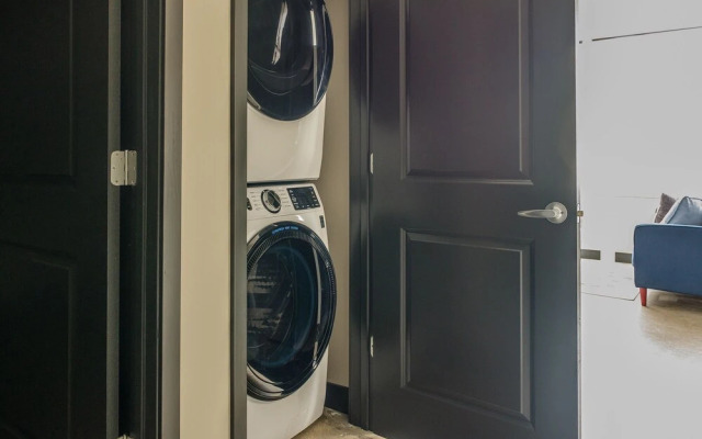 FRONTDESK Flashcube Apts Downtown Kansas City