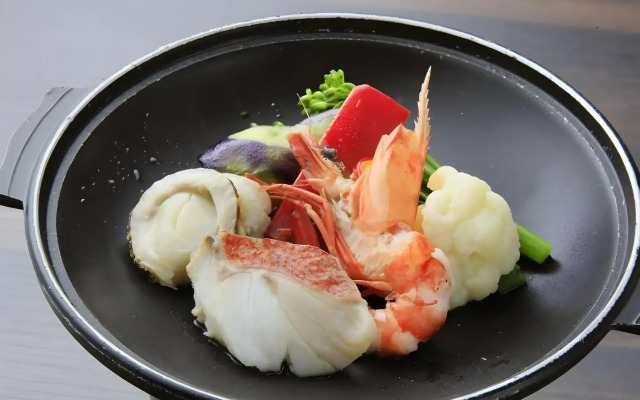 Izu Ippeki lake lakeside terrace