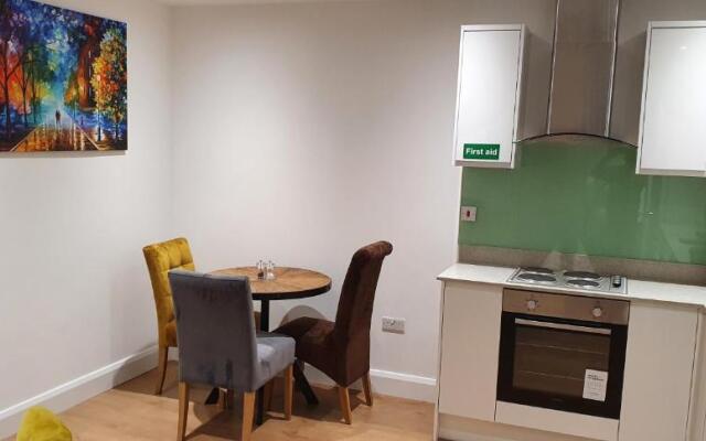 Garland Stylish Apartment 2 In Greater London